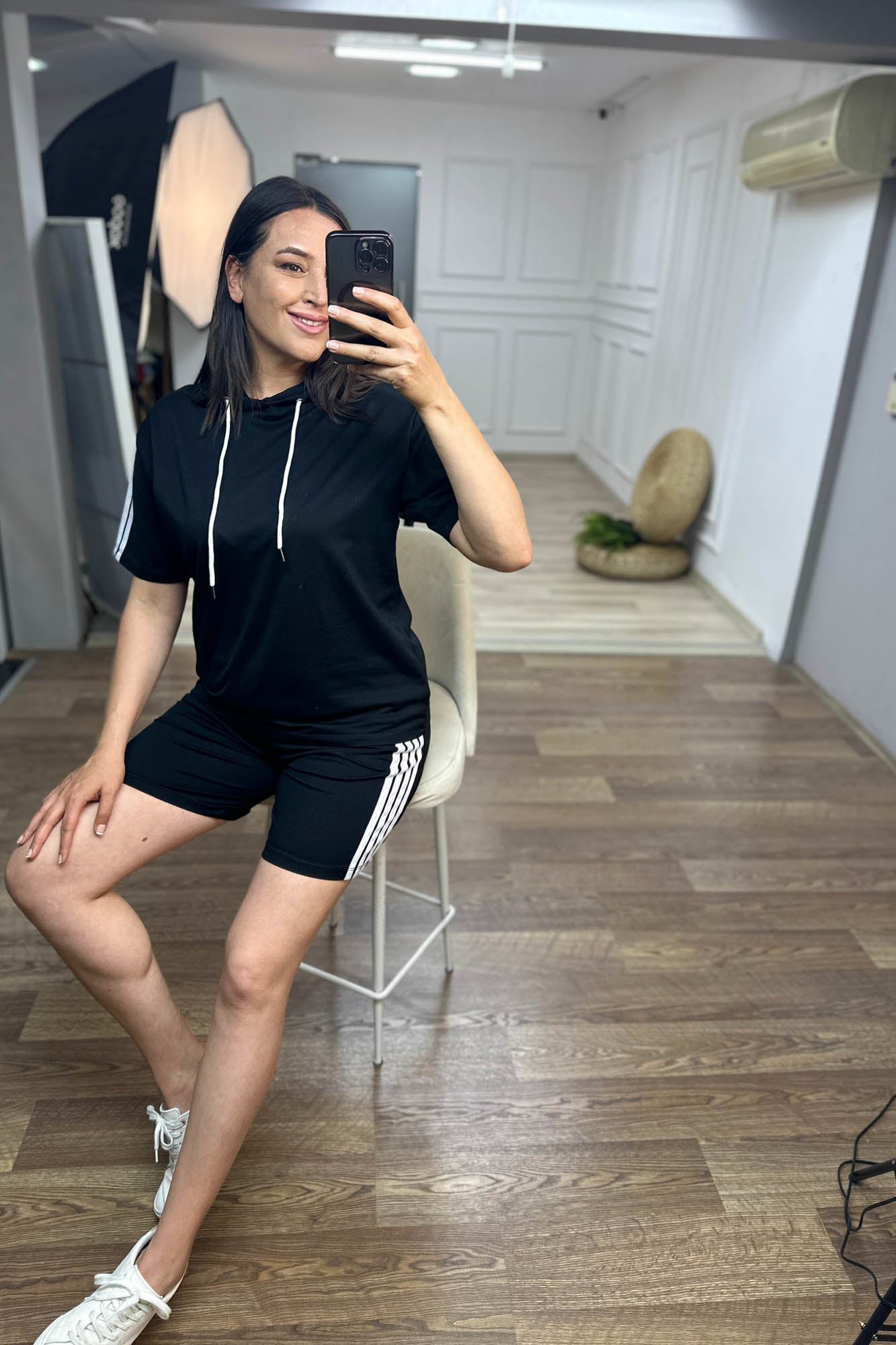 Trening dama marimi mari cu dungi si pantaloni scurti