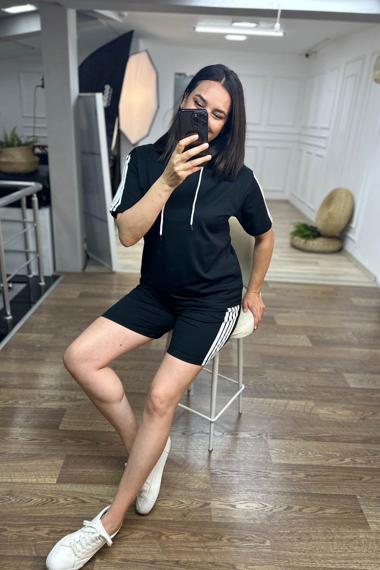 Trening dama marimi mari cu dungi si pantaloni scurti