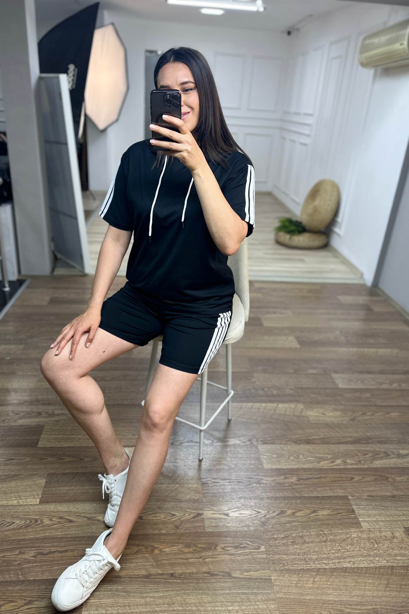 Trening dama marimi mari cu dungi si pantaloni scurti