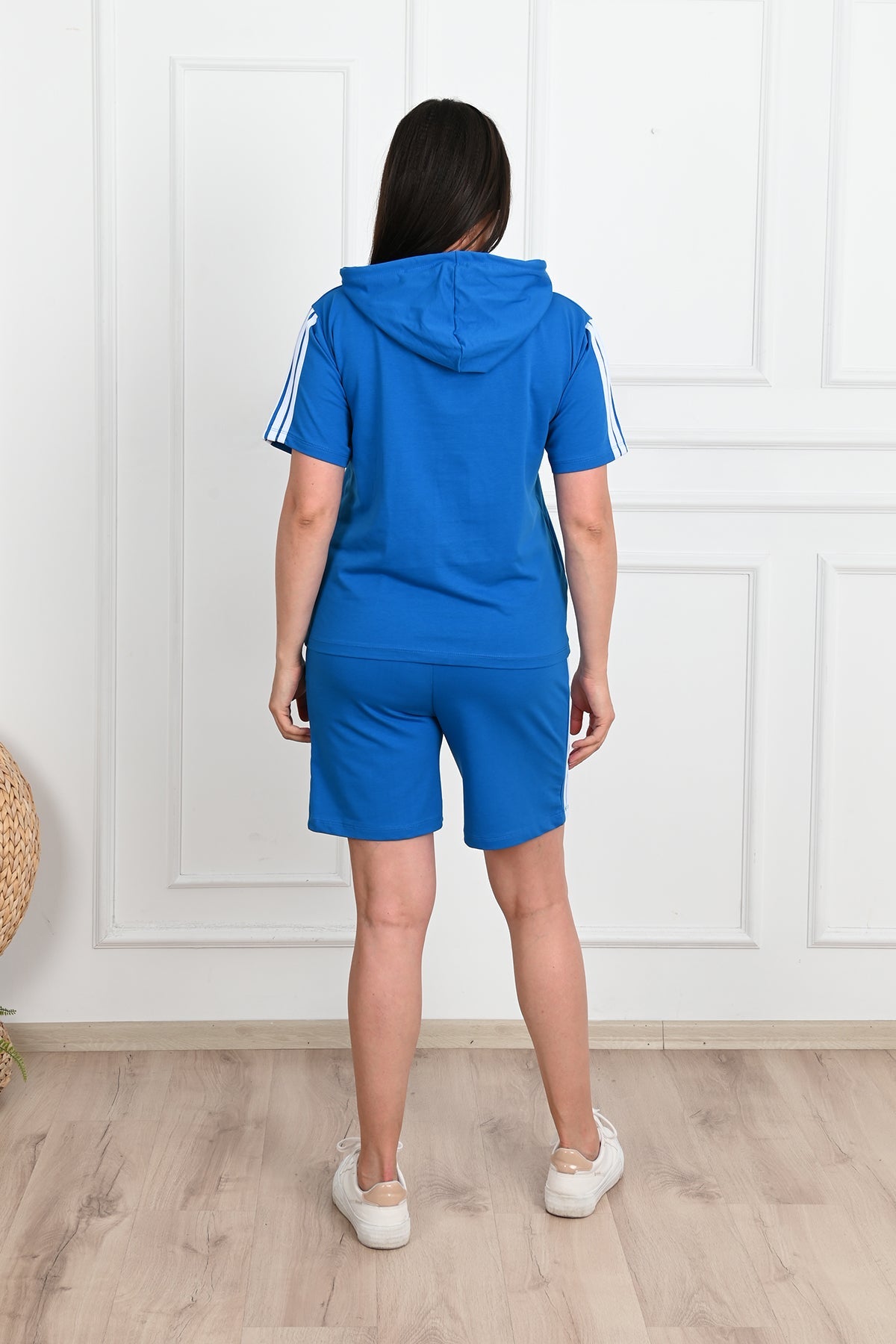 Trening dama marimi mari cu dungi si pantaloni scurti