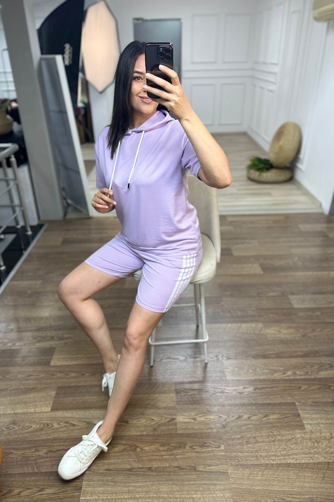 Trening dama marimi mari cu dungi si pantaloni scurti