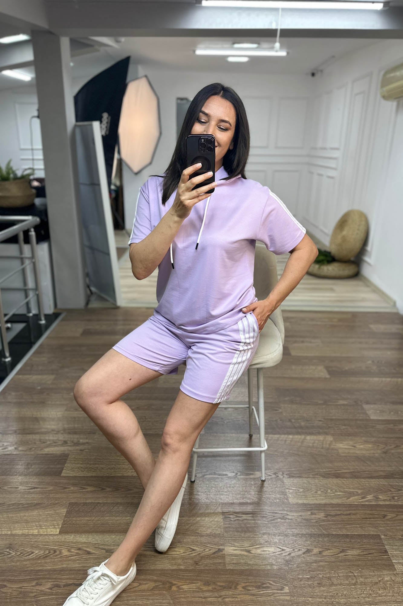 Trening dama marimi mari cu dungi si pantaloni scurti