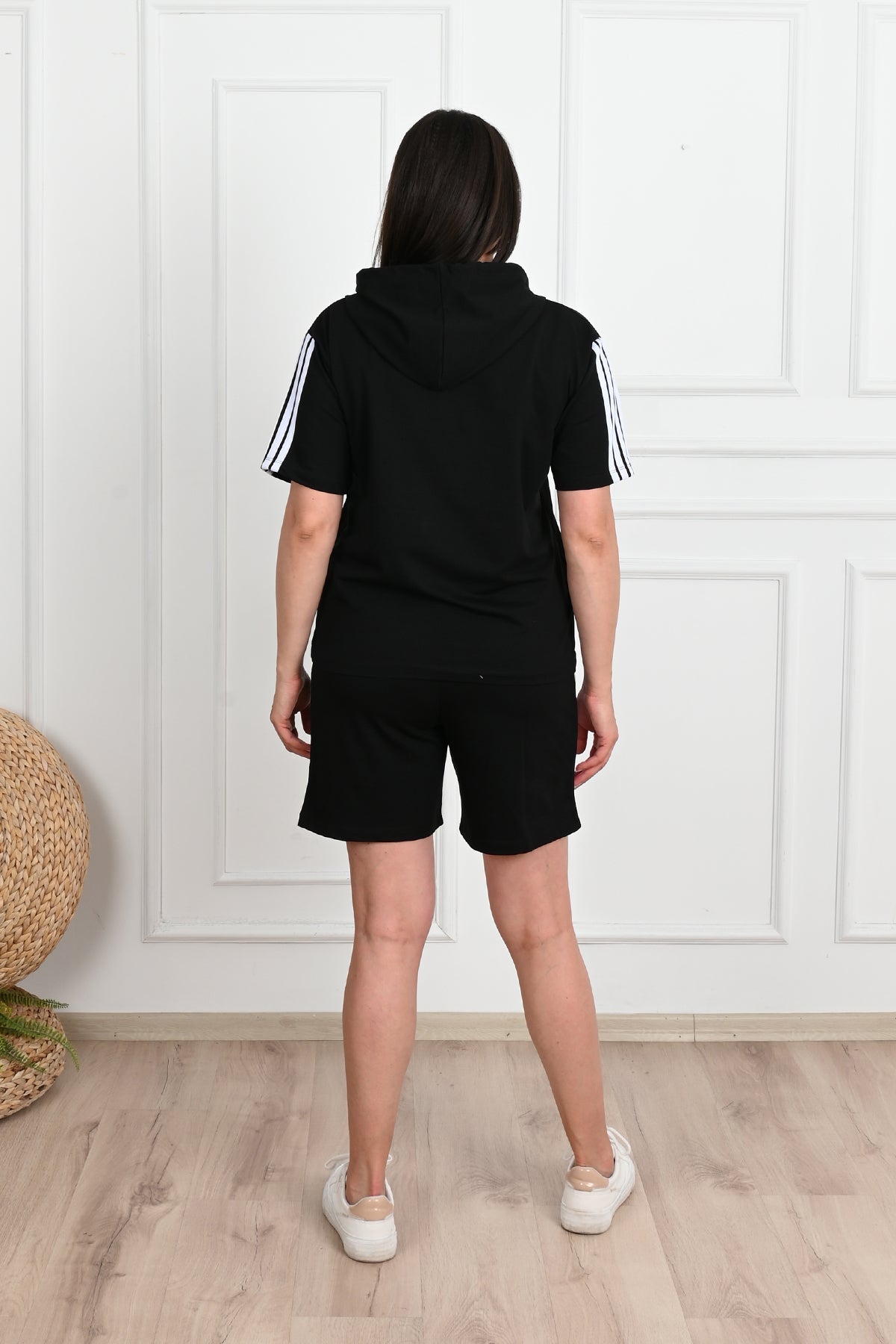 Trening dama marimi mari cu dungi si pantaloni scurti