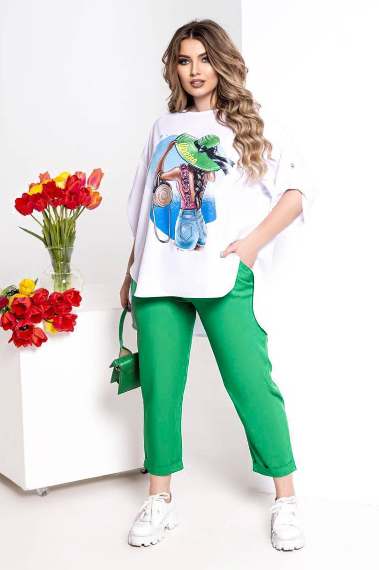Compleu pantaloni si bluza cu imprimeu