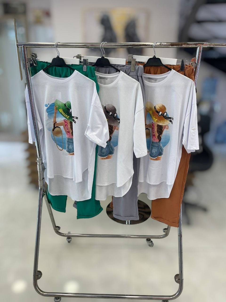 Compleu pantaloni si bluza cu imprimeu
