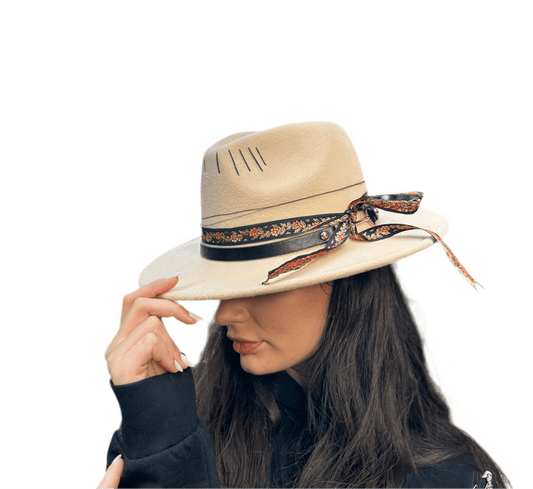Pălărie Artistică Handpainted – Design Creativ Unicat